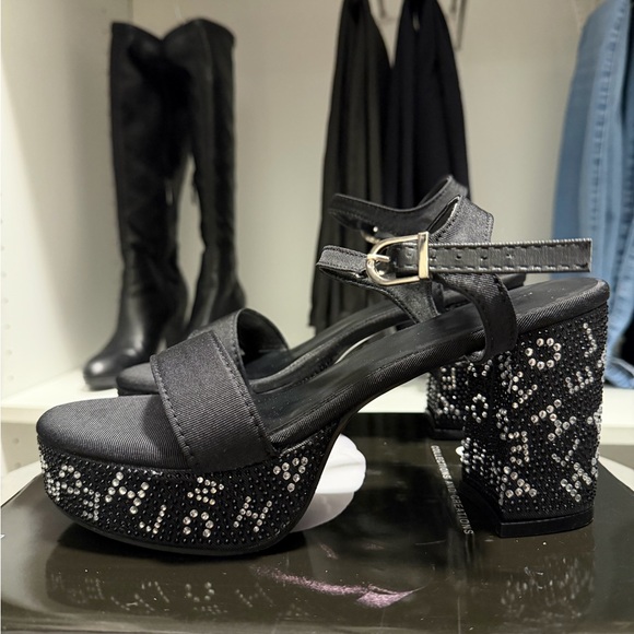 CHANEL Black Platform Sandals with Embellished Heel - Picture 4 of 10